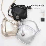 【apt別注】MARCO MASI マルコマージ 3745 TRILLI/BORC  メタリックヌバック スタッズ付きスクエアミニポシェット ショルダーバッグ ミニバッグ 光沢 本革 肩掛け | 秋冬 バッグ 25AW