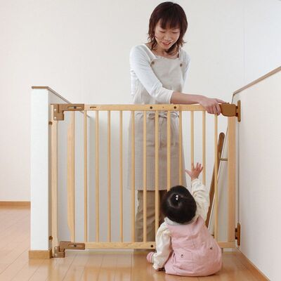 Richell(リッチェル) | 階段の上でも使える木のバリアフリーゲート［ベビーゲートレンタル］