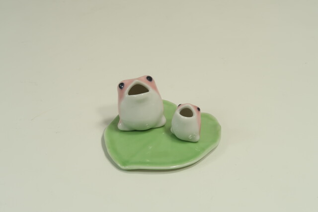 【ちろりん】三つ蛙 大 ピンク　小 ピンク　蓮の葉皿セット