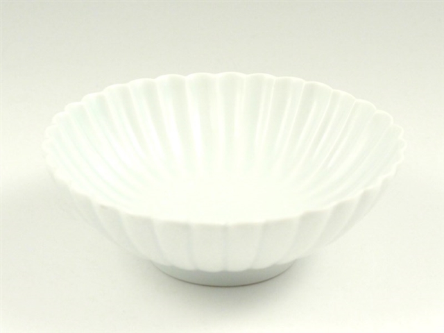 白マット　菊彫取鉢(中)