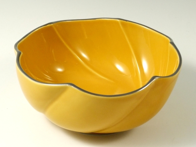 黄釉渕プラチナ捻り多用鉢