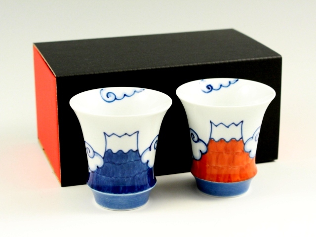 【有田焼 匠の蔵】 青富士・赤富士　ペア(反)SAKE GLASS(日本酒グラス)＜オリジナル＞