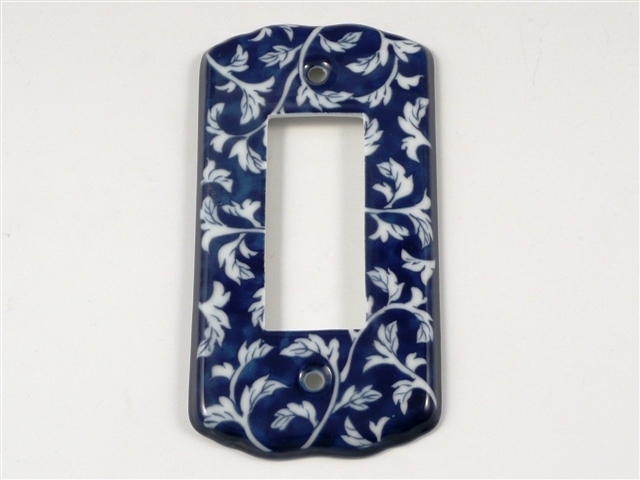 染付唐草紋様　スイッチプレート　３穴