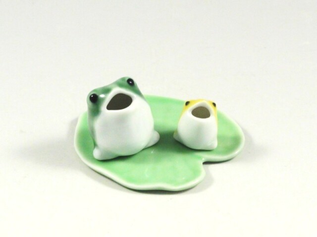 三つ蛙 大 緑　小 黄　蓮の葉皿セット