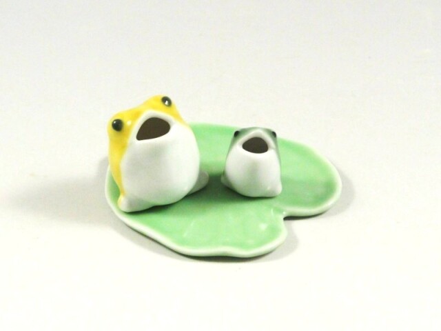 三つ蛙 大 黄　小 緑　蓮の葉皿セット
