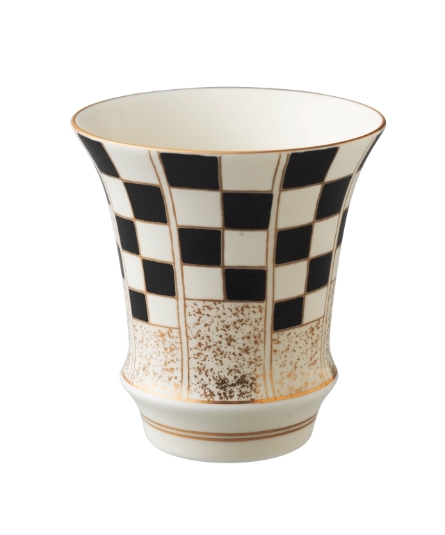 【有田焼 匠の蔵】祝い市松・黒（反）　SAKE GLASS