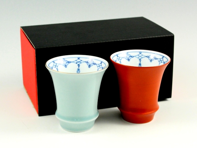 【有田焼 匠の蔵】 青磁瓔珞・朱巻瓔珞　ペア(反)SAKE GLASS(日本酒グラス)