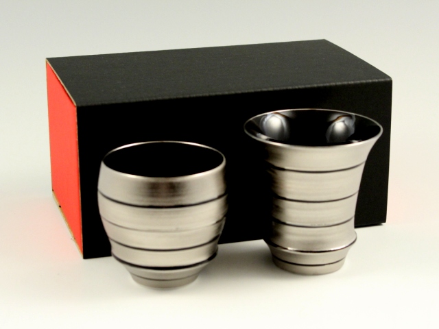 【有田焼 匠の蔵】 銀独楽　ペア(丸・反)SAKE GLASS(日本酒グラス)＜オリジナル＞