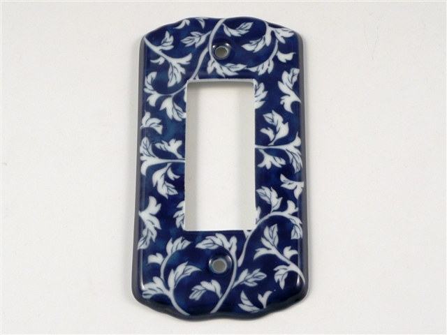 染付唐草紋様　スイッチプレート　３穴