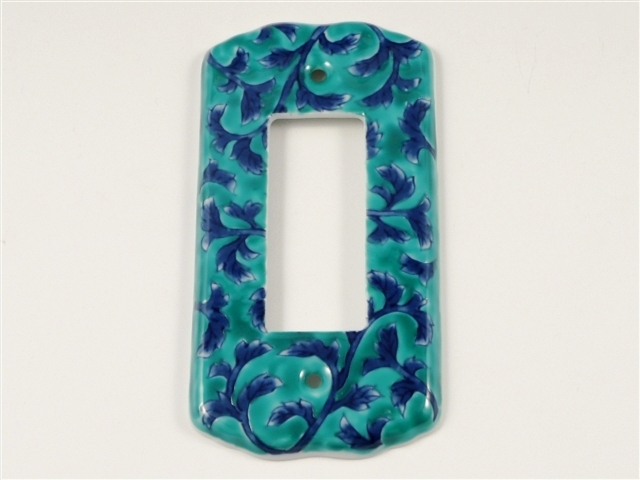 グリーン濃唐草紋様　スイッチプレート　３穴