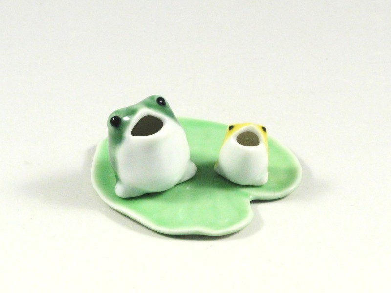 三つ蛙 大 緑　小 黄　蓮の葉皿セット