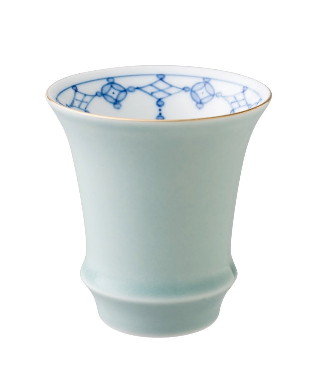 【有田焼 匠の蔵】青磁瓔珞（反）　SAKE GLASS