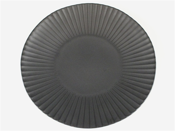 黒マット　しのぎ特大皿【9寸皿 26cmプレート】