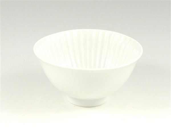白磁　しのぎ茶碗