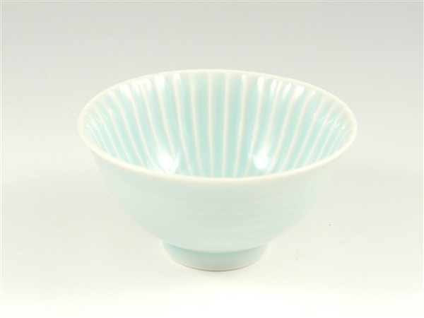 青磁しのぎ茶碗