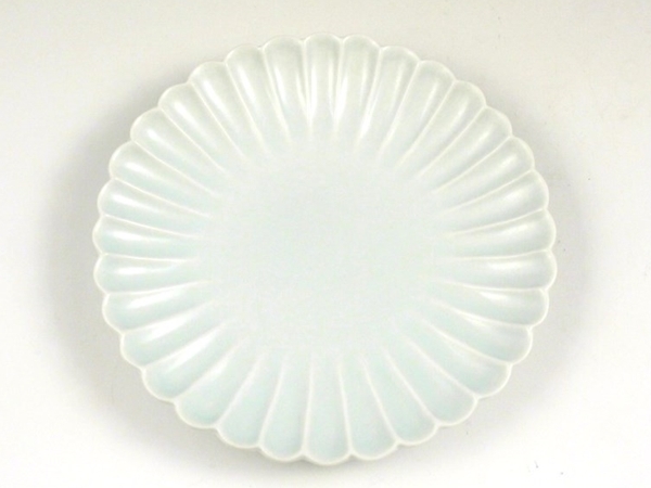 白マット　菊彫５寸皿