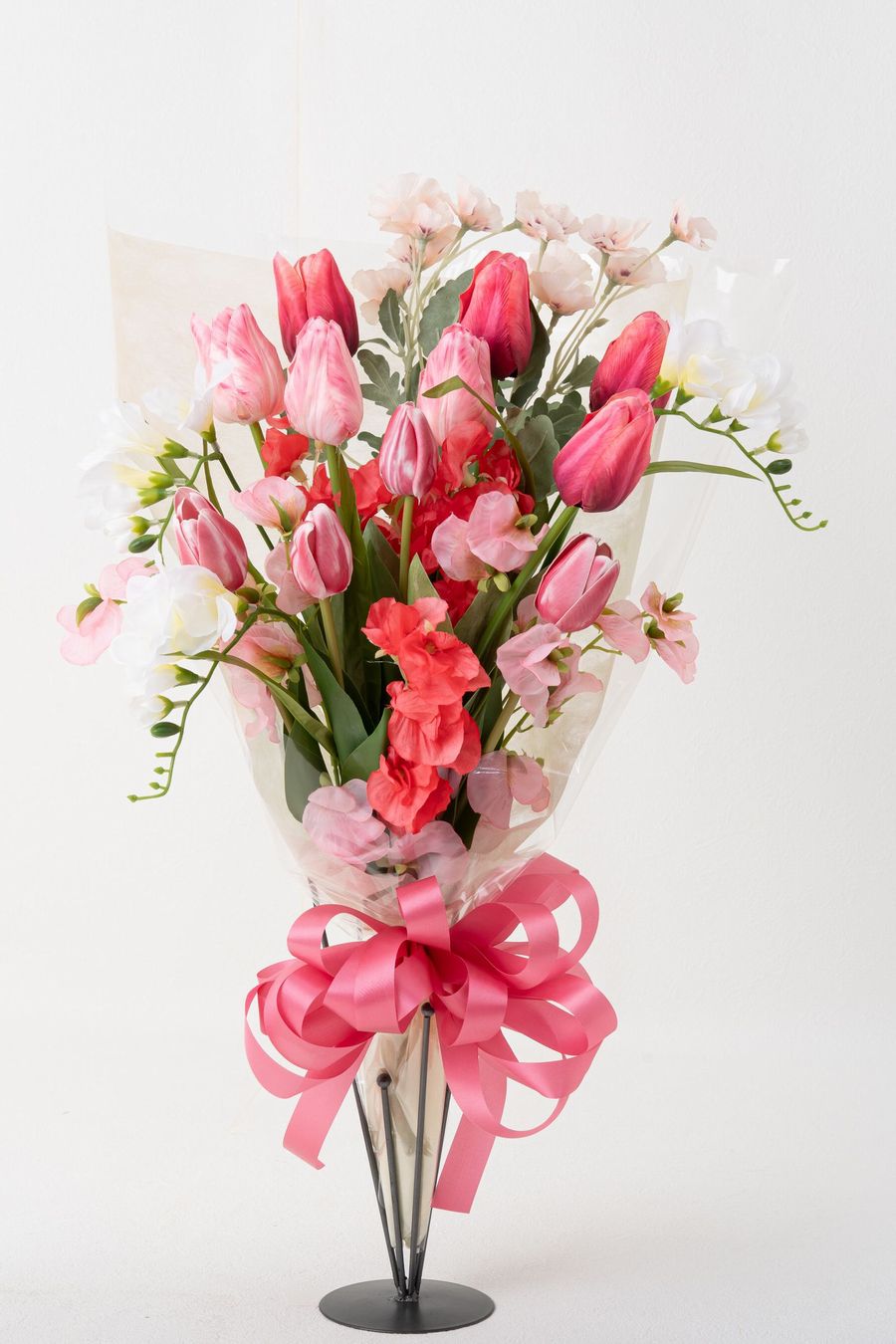 フリージア・スイートピー・パンジー使用 ピンク・赤系の華やかブーケ（母の日・誕生日・プロポーズ）