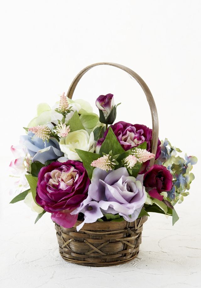 【造花・アーティフィシャルフラワー・カゴアレンジメント】アキレアベロニカと野薔薇のバスケットアレンジ