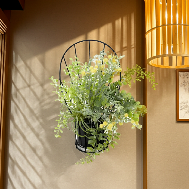 【造花 アーティフィシャルフラワー・割れない花器のナチュラルインテリアグリーンアレンジ】ミモザ＆ユーカリのアレンジ