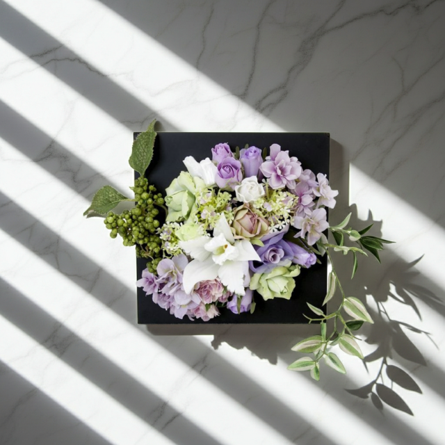 【アーティフィシャル壁掛・造花インテリアフラワー】スクエアフレームアレンジ・シエラ−紫恵蘭