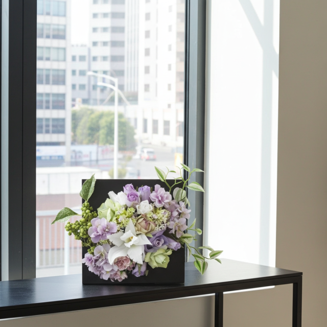 【アーティフィシャル壁掛・造花インテリアフラワー】スクエアフレームアレンジ・シエラ−紫恵蘭