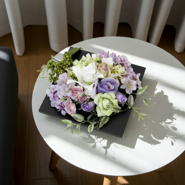 【アーティフィシャル壁掛・造花インテリアフラワー】スクエアフレームアレンジ・シエラ−紫恵蘭