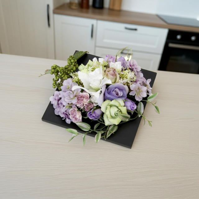【アーティフィシャル壁掛・造花インテリアフラワー】スクエアフレームアレンジ・シエラ−紫恵蘭