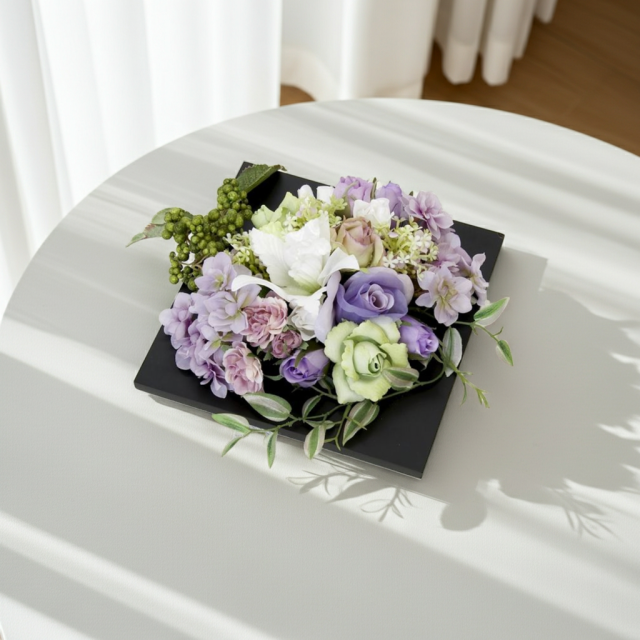 【アーティフィシャル壁掛・造花インテリアフラワー】スクエアフレームアレンジ・シエラ−紫恵蘭
