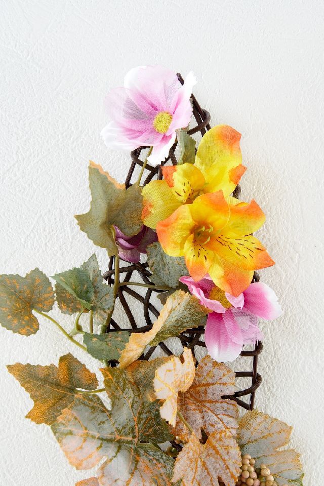 【造花・アーティフィシャルフラワー・リース・壁掛けアレンジ 】オータムリーフのオーバルリース