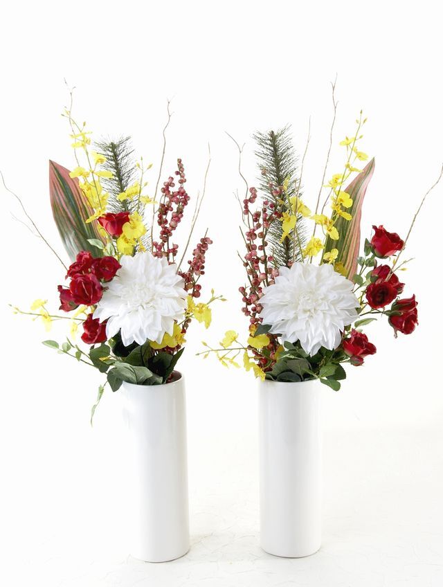 【造花の仏花・供花・お正月向け造花花束】大輪ダリアとオンシジュームなどの艶やか迎春供花セット（左右１対）