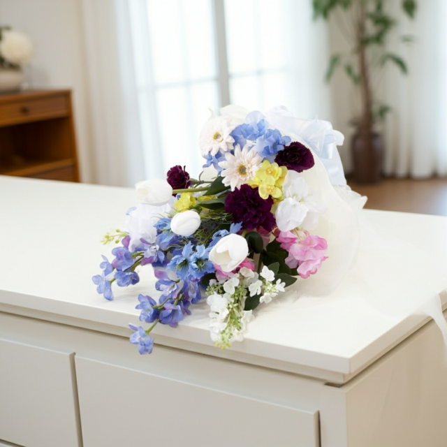 【贈答・贈呈用花束・造花花束・花束ギフト】スイートピーとチューリップのアーティフィシャルフラワーブーケ/ブルーミックス