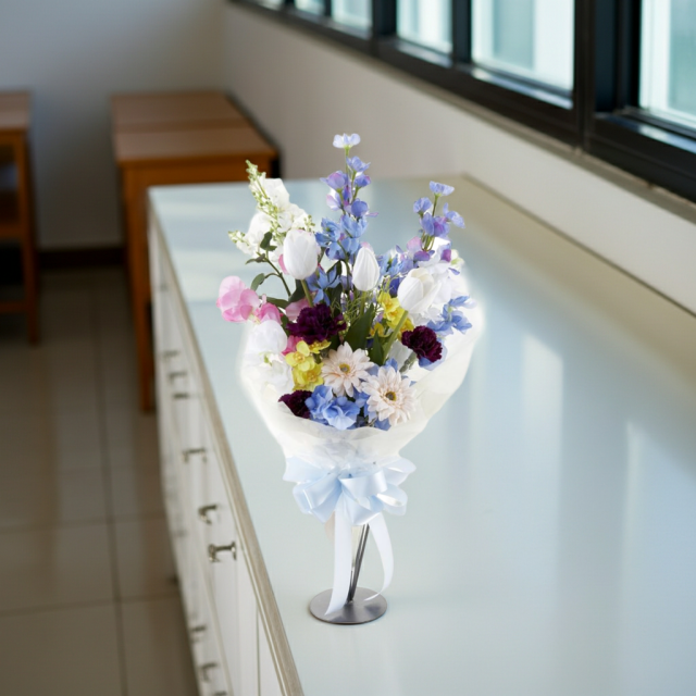 【贈答・贈呈用花束・造花花束・花束ギフト】スイートピーとチューリップのアーティフィシャルフラワーブーケ/ブルーミックス