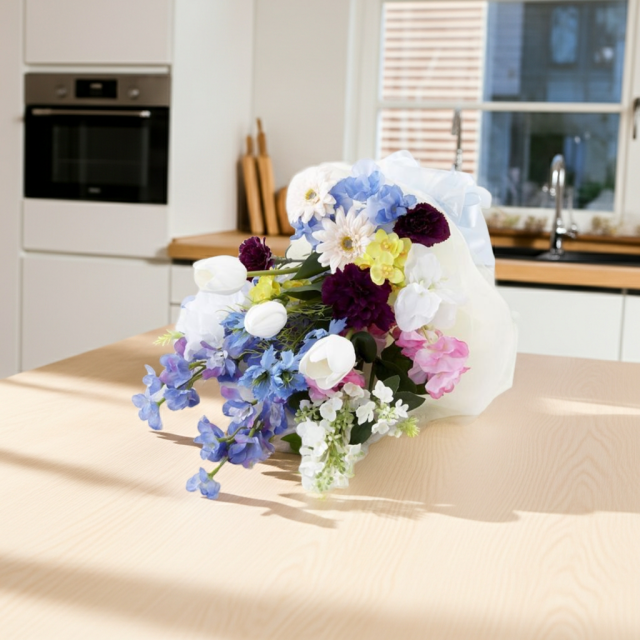 【贈答・贈呈用花束・造花花束・花束ギフト】スイートピーとチューリップのアーティフィシャルフラワーブーケ/ブルーミックス