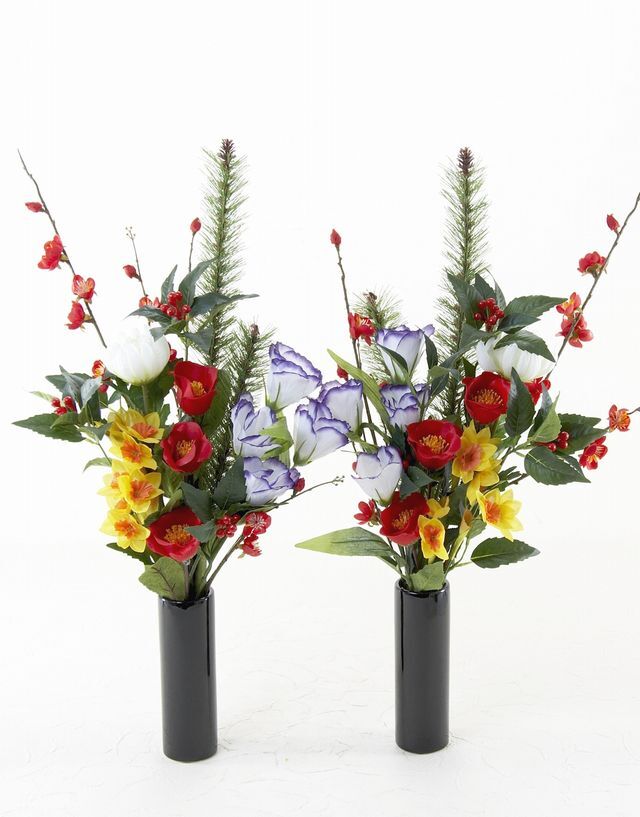 【造花の仏花・供花・お正月向け造花花束】椿と梅とトルコキキョウなどの賑わい迎春供花セット（左右１対）
