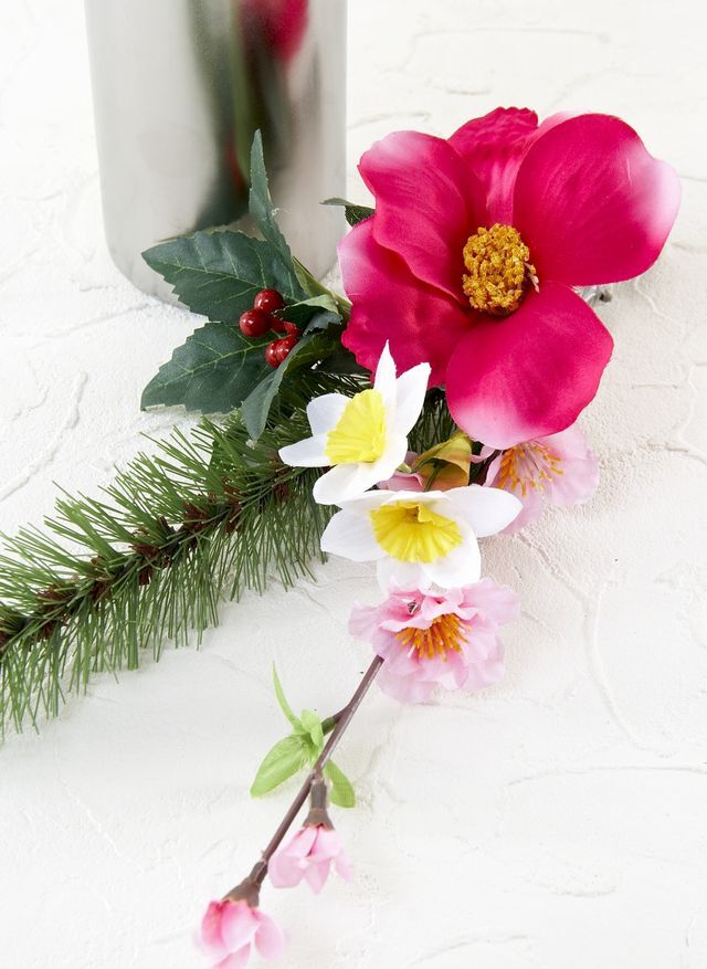 【造花 お正月・迎春用ミニ供花】椿と松のリトル仏花セット/レッド（左右１対）