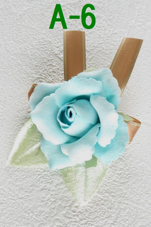 【卒業式・入学式・イベントの胸元に華を添えるコサージュ】ベルベットローズのミニコサージュ