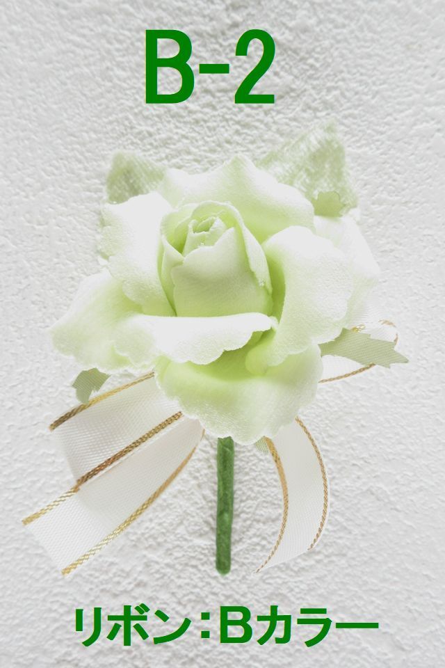 【卒業式・入学式・イベントの胸元に華を添えるコサージュ】ベルベットローズのミニコサージュ