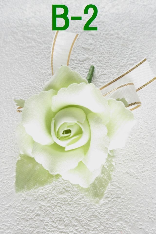 【卒業式・入学式・イベントの胸元に華を添えるコサージュ】ベルベットローズのミニコサージュ