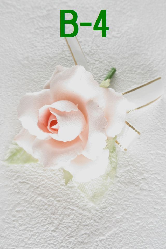 【卒業式・入学式・イベントの胸元に華を添えるコサージュ】ベルベットローズのミニコサージュ