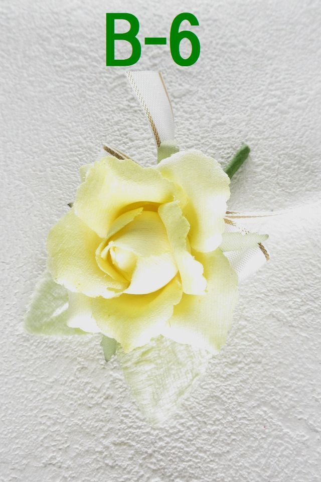 【卒業式・入学式・イベントの胸元に華を添えるコサージュ】ベルベットローズのミニコサージュ