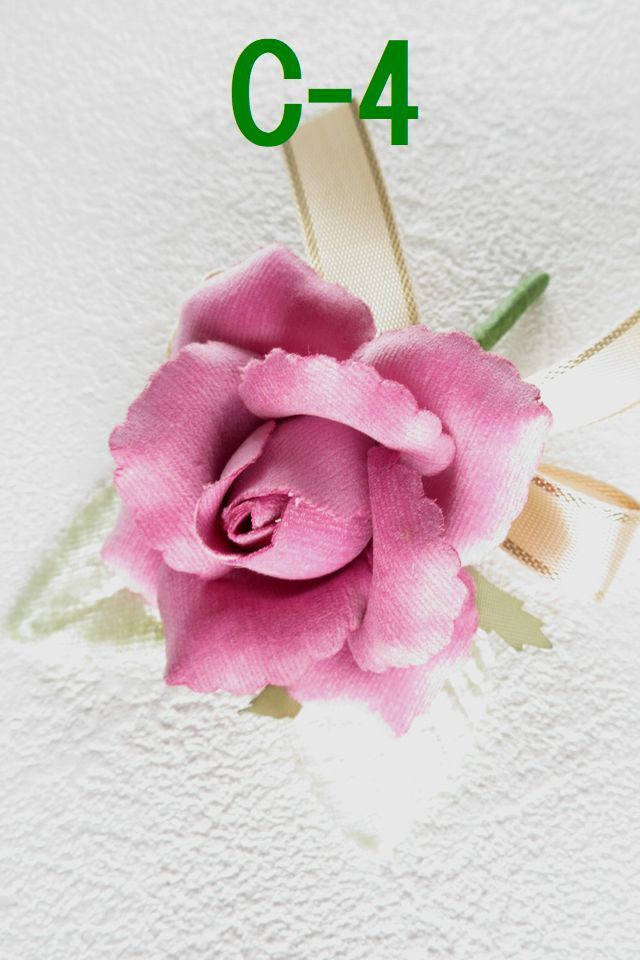 【卒業式・入学式・イベントの胸元に華を添えるコサージュ】ベルベットローズのミニコサージュ