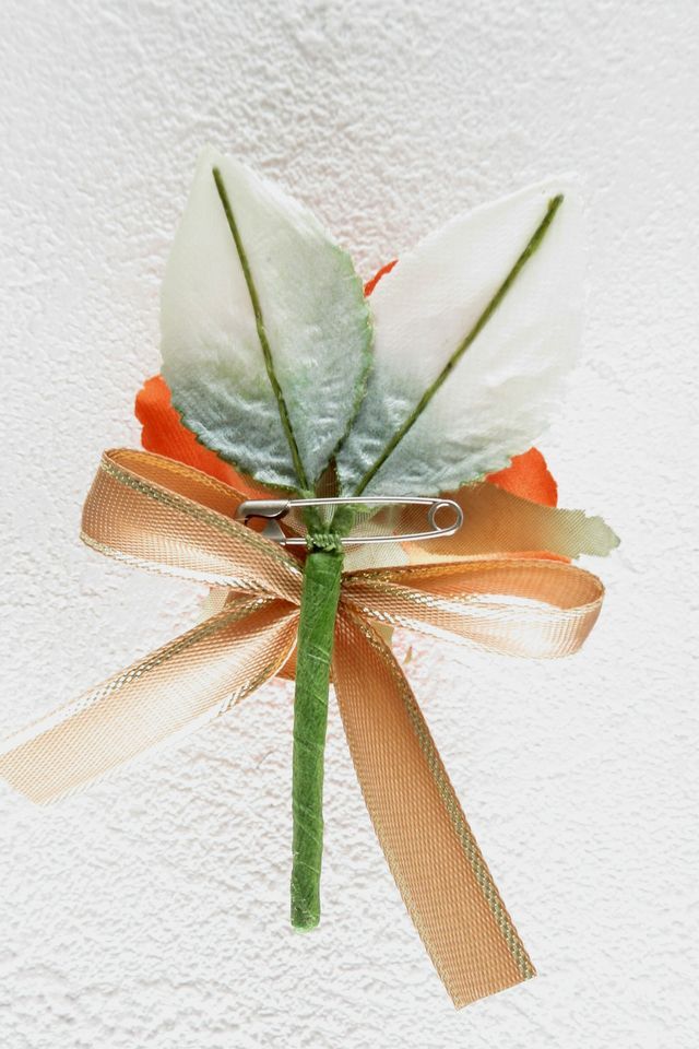 【卒業式・入学式・イベントの胸元に華を添えるコサージュ】ベルベットローズのミニコサージュ