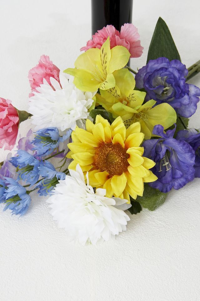 【アーティフィシャルフラワー・造花 お墓・お仏壇向け仏花・供花】向日葵とアルストロメリアの洋風供花（左右１対セット）