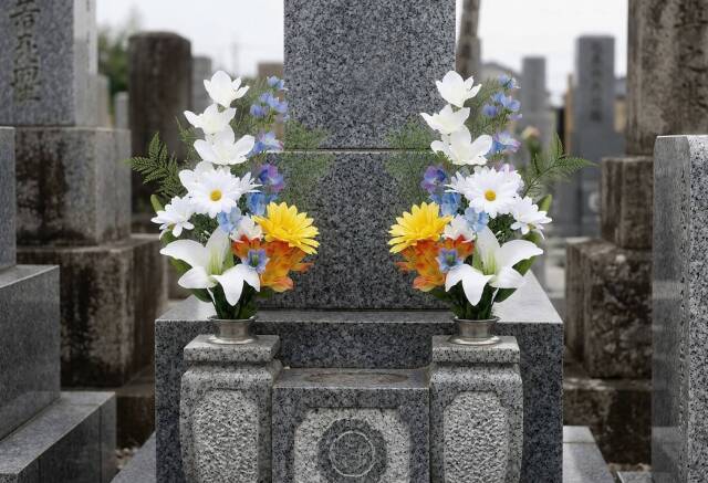 【造花・アーティフィシャルフラワー 仏花・供花・墓花】ガーベラやユリの供花（左右１対セット）