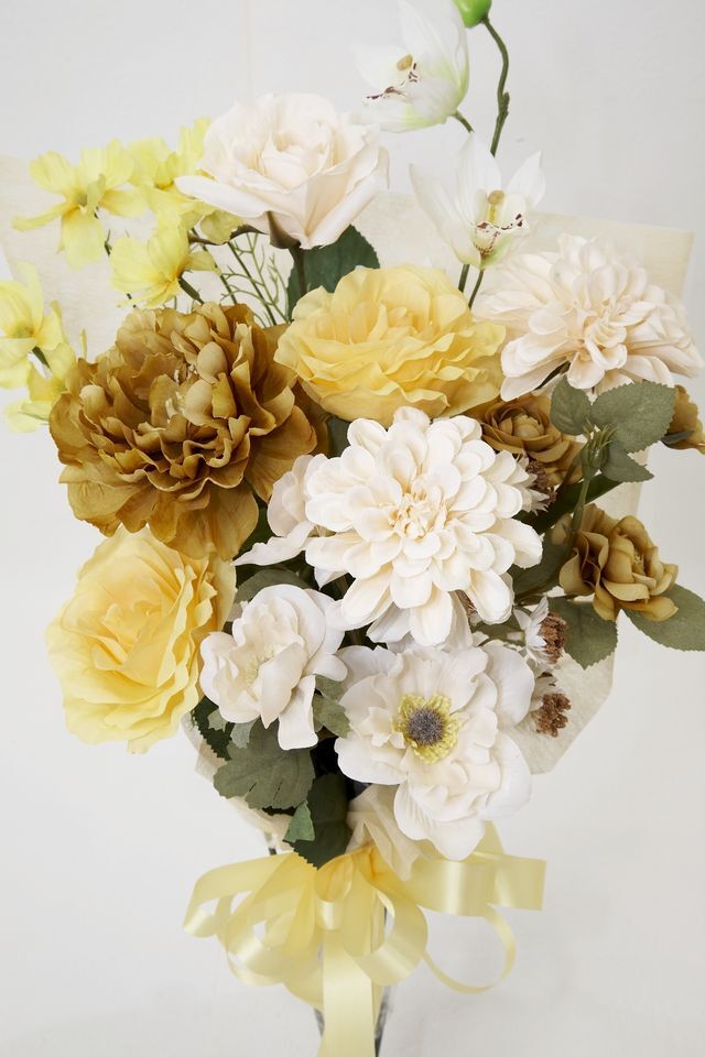 【贈答・贈呈用花束・造花花束・花束ギフト】ピオニーとバラとアネモネのアーティフィシャルフラワーブーケ/シトロンイエロー
