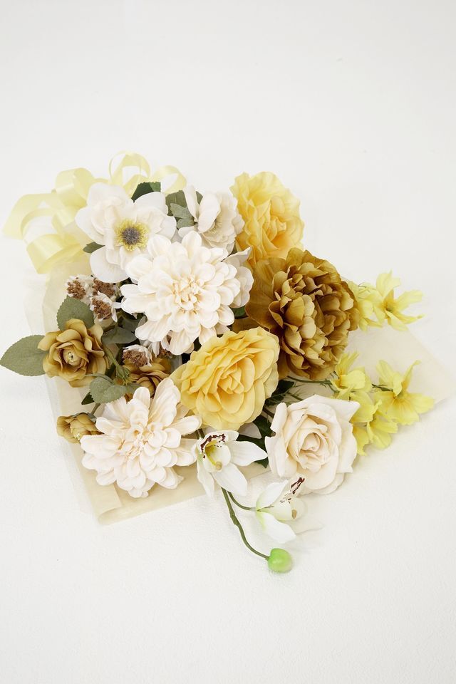 【贈答・贈呈用花束・造花花束・花束ギフト】ピオニーとバラとアネモネのアーティフィシャルフラワーブーケ/シトロンイエロー