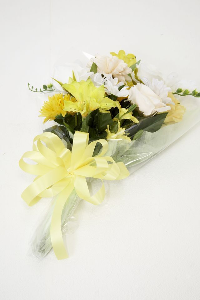 【贈答・贈呈用花束・造花花束・花束ギフト】バラとフリージアとマーガレットのアーティフィシャルフラワーブーケ/ジャンブリアン