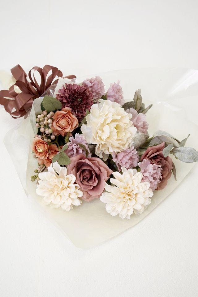 【贈答・贈呈用花束・造花花束・花束ギフト】バラとピオニーとカーネーションのアーティフィシャルフラワーブーケ/ダスティーローズ