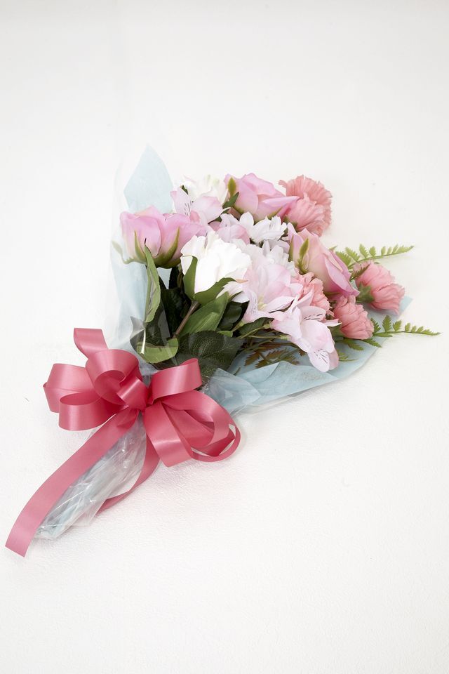 【贈答・贈呈用花束・造花花束・花束ギフト】バラとアルストロメリアとカーネーションのアーティフィシャルフラワーブーケ