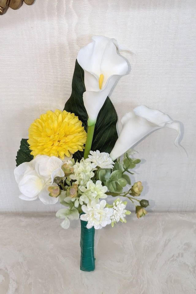 【アーティフィシャルフラワー・造花 お仏壇向けリトル仏花・ミニ供花】カラーとボールマムのミニ供花−1束タイプ